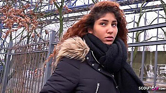 Krøllet Latina-Teenager Forfører Tysk Spejder Til Vild Orgasmisk Sex