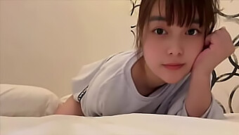 Første Gang Solo Sex Video Af Søde Japanske Momoka I Pyjamas