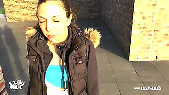 Ein Geiler Fan Hat Glück Mit Lilly Lil In Einer Heißen Outdoor-Begegnung, Mit Hartem Analsex Und Einem Unordentlichen Creampie