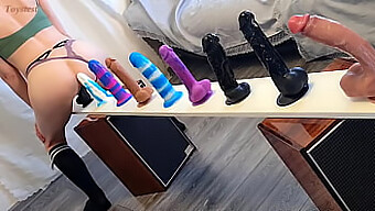 Probando Diferentes Dildos Para El Placer Supremo: La Experiencia De Un Europeo Petite