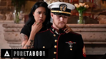 El Encuentro Erótico De Dana Vespoli Y Oliver Flynn En Un Escenario De Temática Militar