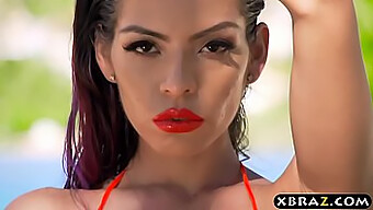 Yurizan Beltran Se Bucură De Sexul Anal Dur În Piscină