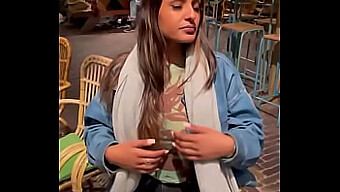 Une Collection De Vidéos D'Exposition Publique Mettant En Vedette Kaira, Une Femme Indienne Aux Gros Seins Naturels Qui N'A Pas Peur De S'Exhiber