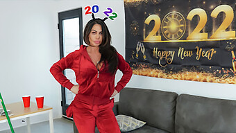 Sexy Stepmom Reveals Her Kinky Desire For Young, Hard Sex On New Year'S